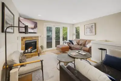 Image de City Views Backyard Rooftop Walk to Food & Shops