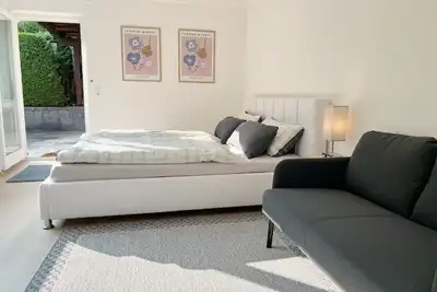 Image de Maison-Villa-Salle de bain privée séparée-Vue sur Jardin