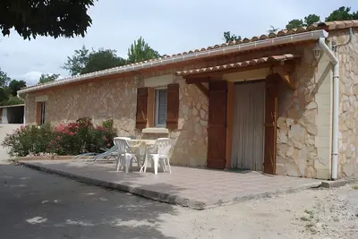 Image de Maison \"Les Romarins\" avec vue sur les montagnes, piscine privée et Wi-Fi