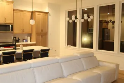 Image de Your luxury home in Downtown Houston! 3 bedrooms, 3 in-suite bathrooms.