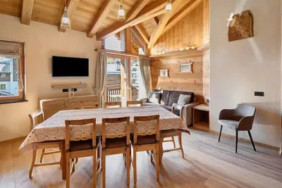 Image de Appartement \"Larice\" avec vue sur les montagnes, jardin partagé et Wi-Fi