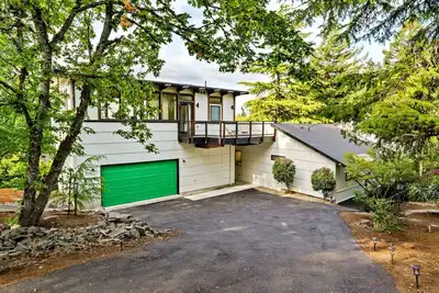 Image de Spectacular 5br 4. 5Bth Hillside Retreat, Sleeps 15