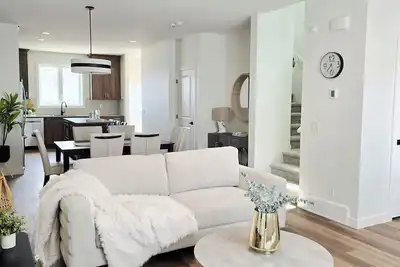 Image de Perfect Calgary Getaway - Bnew \n3BR House in Northwest