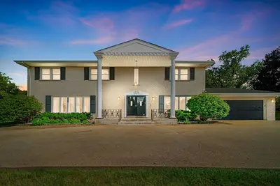 Image de Charming 4-bedroom house with WiFi, Ac in upscale Oak Brook, near Oak brook mall