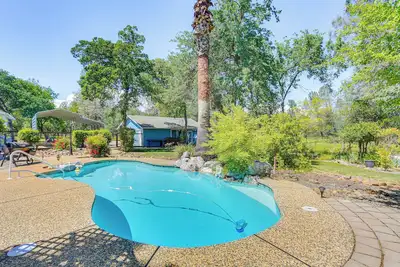 Image de 10 Mi to Redding: Serene Escape w/ Spacious Yard!