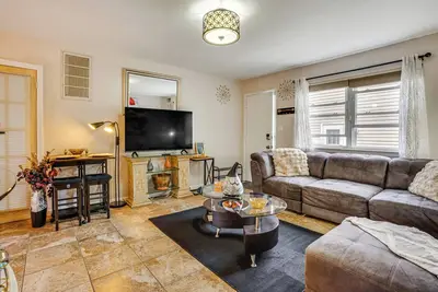 Image de 8 Mi to Long Beach: Cozy Apt w/ Fenced Yard!