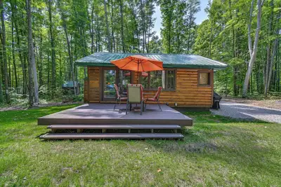 Image de Cabin 600' to Manistee Lake Private Shared Access