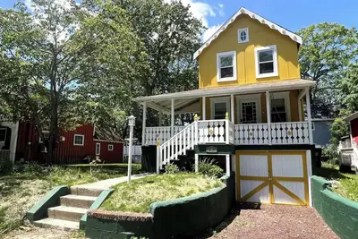 Image de Charming 2-Brm Cottage in Tranquil Island Heights - Steps from the River