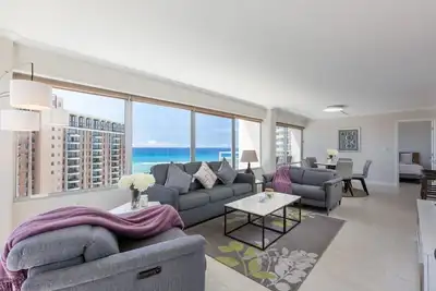 Image de 26 Free Parking/Ocean Front 2br-Waikiki/Ala Moana