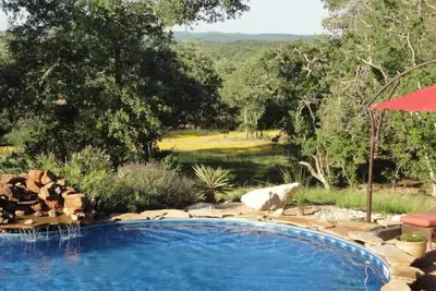 Image de Resort Style S/W Home on 3 Acres. Views, Pool, Outdoor Fireplace