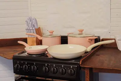 Image de Downtown -All Shook Up Bungalow -Heart Break Hotel 2br/1b