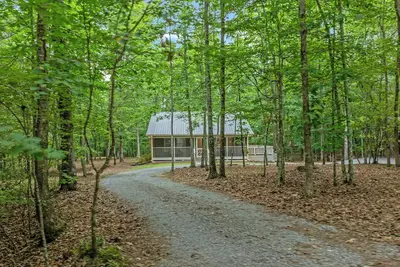 Image de Bearly Behaving with hot tub