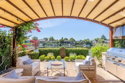 Image de Stunning Riverfront Property: Outdoor Oasis, Bbq, Chef's Kitchen