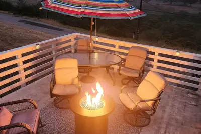 Image de Cozy Cambria Cottage/Firepit/EVCharger/Beach Vibe/King Bed