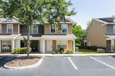 Image de Luxury Townhouse in Gainesville, Fl-Minutes Away From Uf, Shands and the Va!