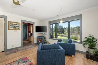 Image de The Historic River Lodge - Your Private Riverfront Suite