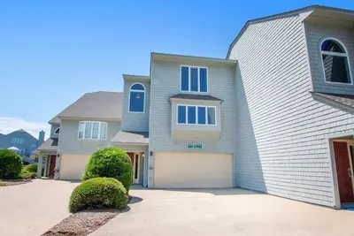 Image de Oceanside, Community Amenities, Close to Beach -661, Worth The Wait