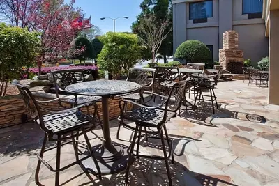 Image de Affordability Meets Comfort! 2 Units, Outdoor Pool, Pet-Friendly, Parking