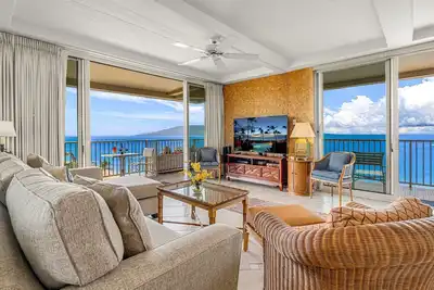 Image de Maui Resort Rentals: The Whaler - 3 Total Bedrooms, Breathtaking 10th Floor Ocean, Black Rock, and West Maui Mountain Views!