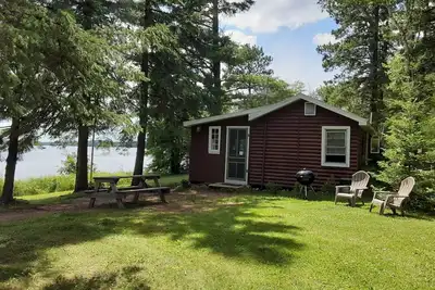 Rustic 2 Bed Lakeside Cabin - boats available
