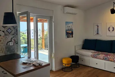 Image de Appartement d'une chambre avec la terrasse et la vue sur le mer Mandre, Pag (A-24492-c)