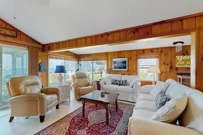 Image de Lake access house w/ water views, kayaks, gas grill, deck, sunroom, telescope