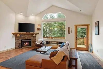 Image de Lookout Cabin at Flathead | Sleeps 7