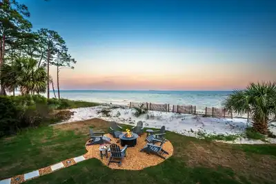 Image de Private Beachfront • Pool  • Game Room • Fire Pit