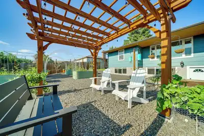 Image de 3 Mi to Dtwn: Family Home w/ Garden & Ev Charger