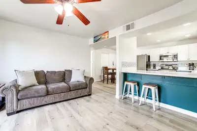 Image de 3 Mi to Dtwn: Gated Condo w/ Patio in Reno!