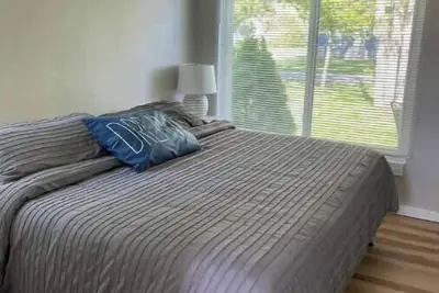 Image de Newly Remodeled! The Sailors Bay  in Vermilion