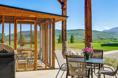 Image de Studio Cabin w/ Mtn Views by the Green River!