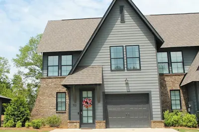 Image de New Listing-Spacious 4-Br 3. 5 Bath. The War Eagle House in the Heart of Auburn!