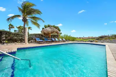 Image de 3br Villa with Private Pool and Golf View at Mesa Vista 5 by Bocobay