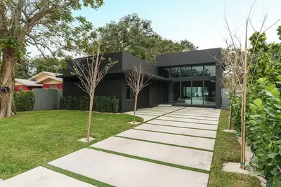 Image de Sleek Stylish Luxe Villa, Pool, Billiards, Bbq