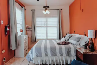 Image de 2 chambres d'étudiants confortables avec climatisation, Wi-Fi et kitchenette