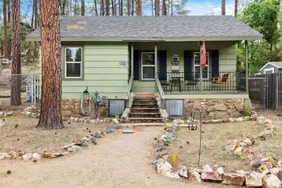 Image de Prescott Pine Mtn Cabin Vacation Rental | 1-Br  in Pine Forest | 2Mi to Whisky Row•Sleeps 6