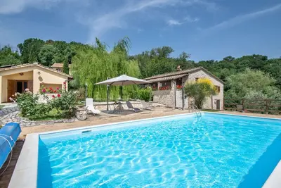 Image de Joli appartement pour 5 personnes avec piscine, climatisation, Wifi et Tv