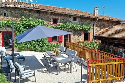 Image de Gîte spacieux avec spa et jardin pour 10 personnes
