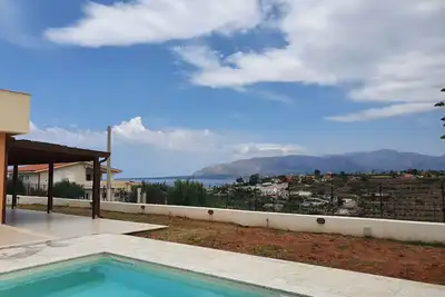 Confortable appartement pour 6 personnes avec piscine, Wifi, climatisation, Tv, terrasse et parking
