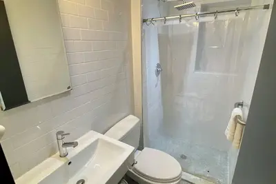 Image de 2-bedroom house with WiFi, Ac in fantastic centrally located Brooklyn location.