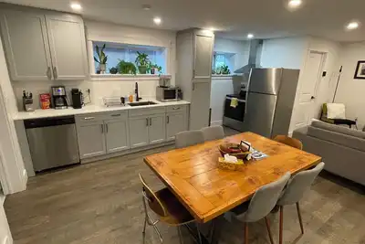 Image de Large and private 1-bedroom with king bed