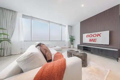 Image de StayShort - Comfy 1 Bed in Sky Gardens Sleeps 4 With Pool!