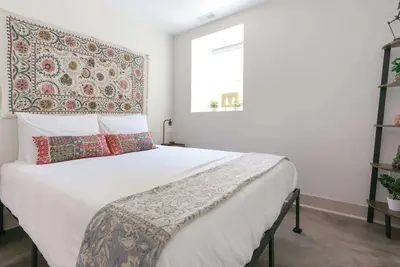 Chic Lower-Level Stay - Prime Walkable Locale
