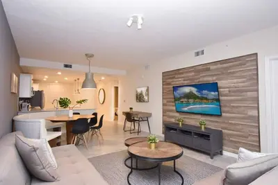 Image de 2br/2ba Apartment Minutes from Disney & Fun!