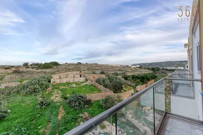 Image de Lovely 3br Apt w/ Private Balcony & Views in Mgarr