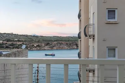 Image de Spacious 3br designer home just off the promenade