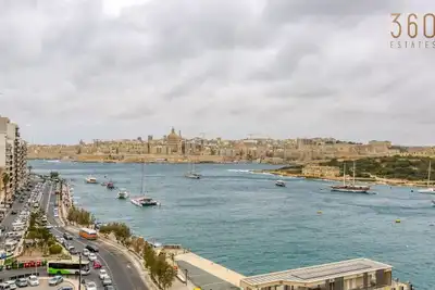 Image de Beautiful, 3br seafront home in Sliema Ferries