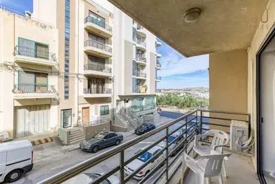 Image de Cosy 2br home with Private Balcony in Serene Qawra