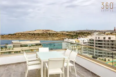 Image de A stylish 2br penthouse just off the promenade